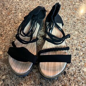Black Strappy Sandals size 39 aka 8.5 thisis tona moscniho toy